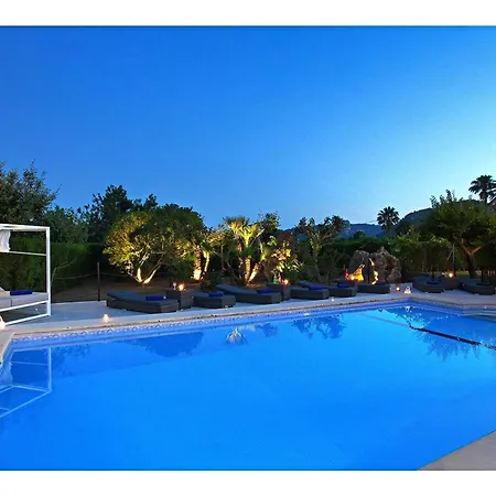 Holiday home Mit Pool, Grill Und Grosszuegigem Anwesen