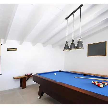 Mit Pool, Grill Und Grosszuegigem Anwesen Holiday home